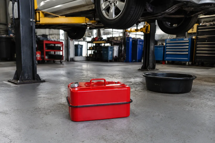 20L Steel Oil Tank in use: Automotive workshops