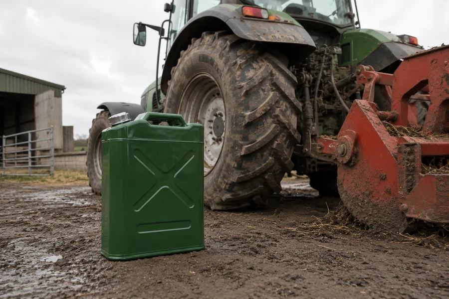 25L & 30L NATO Can in use: Agriculture