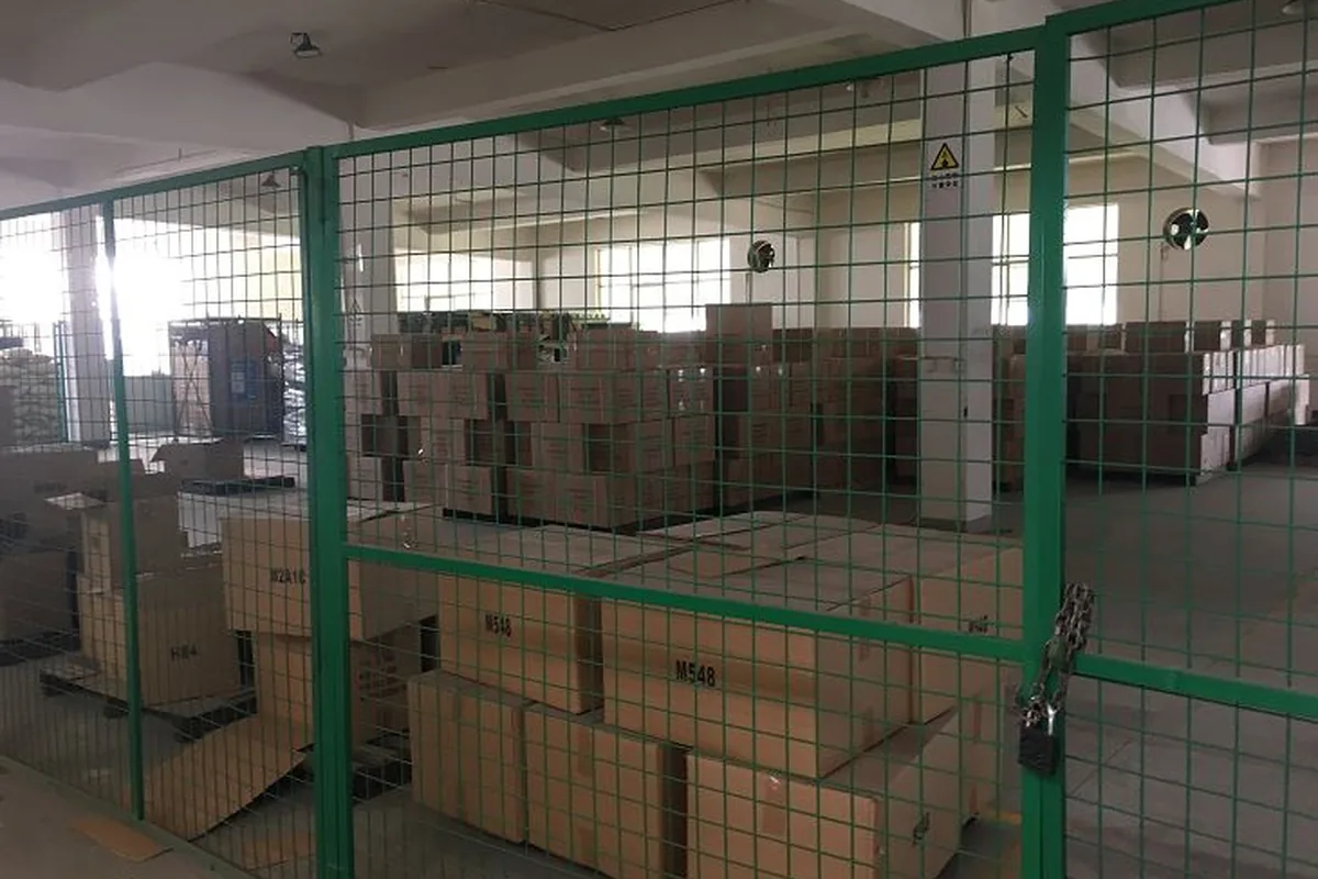 Dangerous goods labelling on palletised fuel containers